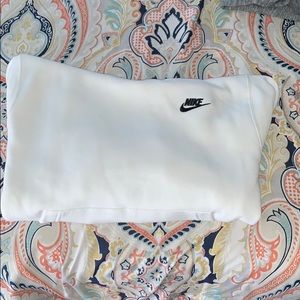 nike hoodie worn once excellent condition!